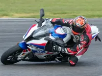 BMW S1000RR Slide image